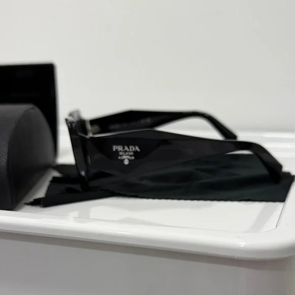 Prada Women's Black Sunglasses - Picture 4 of 7